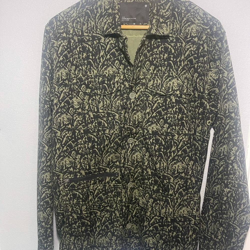 Tavik modern beach culture L over shirt.